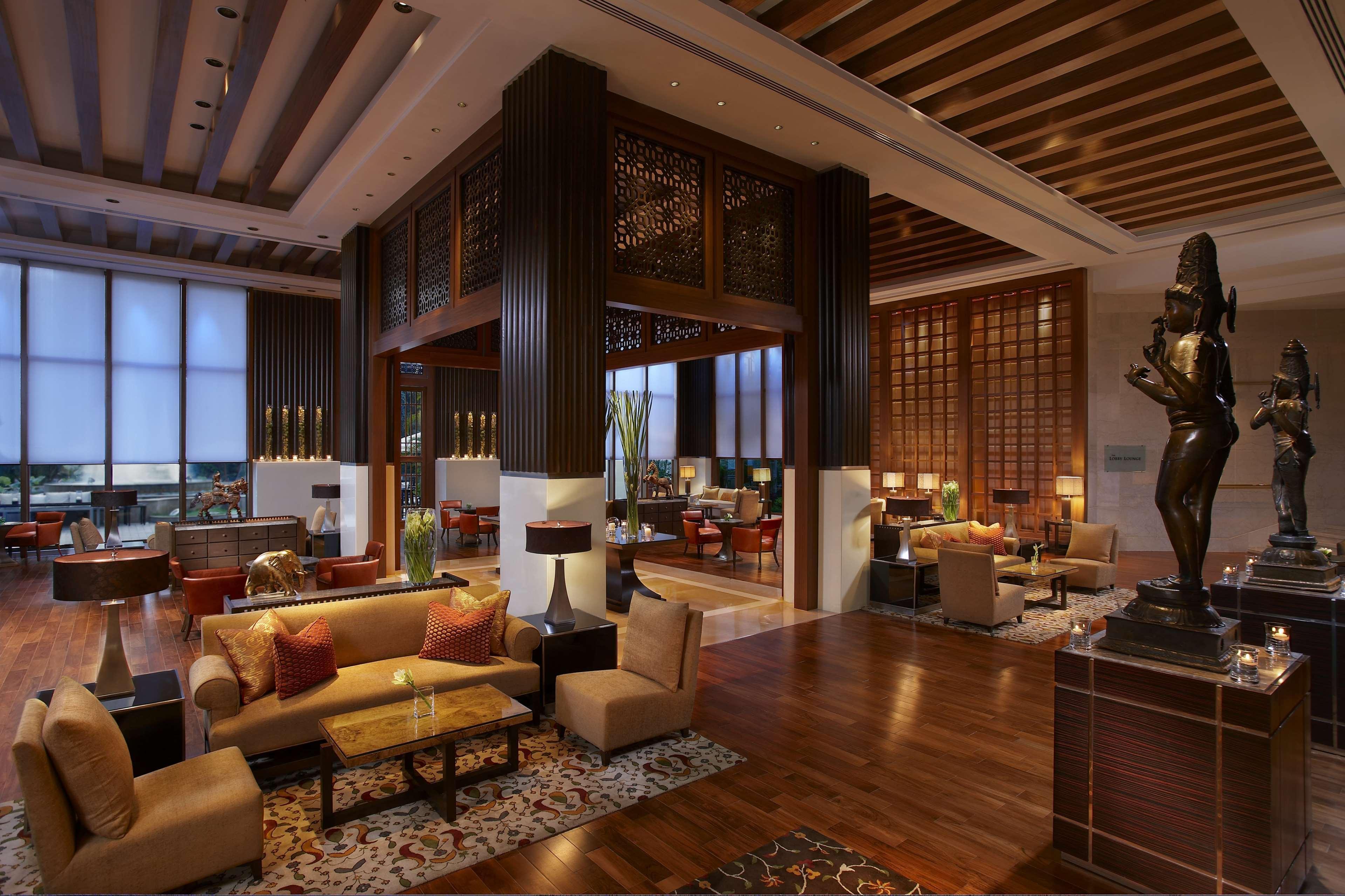 The Leela Mumbai, Airport Hotel Bagian luar foto The lobby